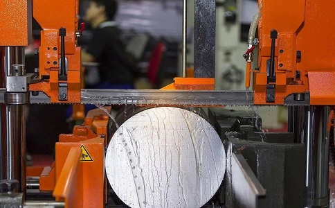 盘县立式金属带锯床切削出现跑带故障解决方法！